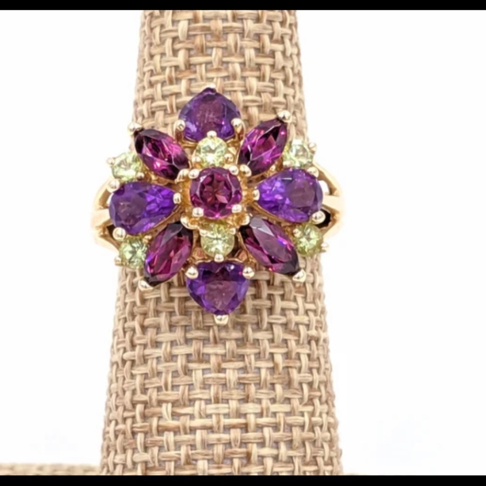 🍁 10KT YELLOW GOLD AMETHYST, PERIDOT & RHODOLITE GARNET FLOWER CLUSTER RING - Picture 9 of 12